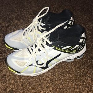 Mizuno Wave Lightning Volleyball 🏐 Sneakers